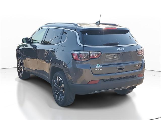 Photo of 2022 Granite Crystal Clearcoat Metallic Jeep Compass