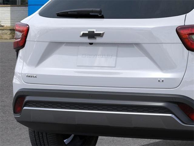 Photo of 2025 Summit White Chevrolet Trax