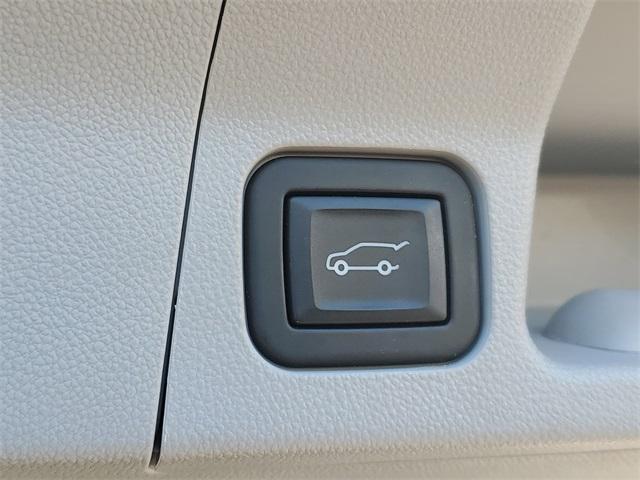 Photo of 2023 Summit White GMC Acadia