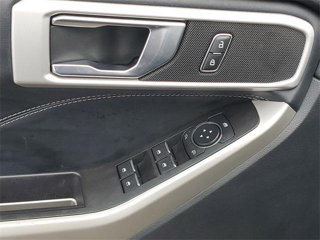 Photo of 2022 Black Metallic Ford Explorer