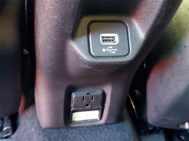 Photo of 2022 Alpine White Clearcoat Jeep Renegade