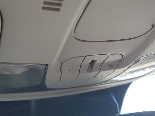 Photo of 2022 Alpine White Clearcoat Jeep Renegade