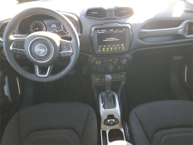 Photo of 2022 Alpine White Clearcoat Jeep Renegade