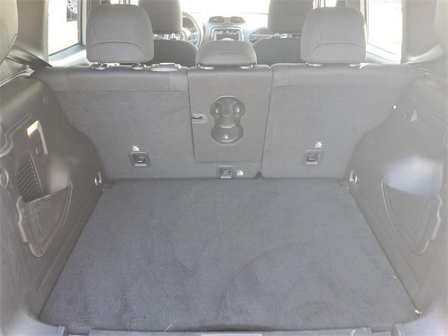 Photo of 2022 Alpine White Clearcoat Jeep Renegade