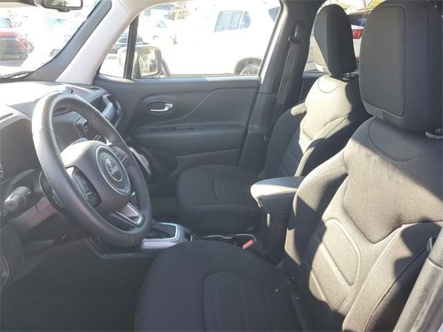 Photo of 2022 Alpine White Clearcoat Jeep Renegade