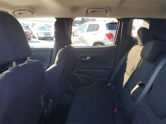 Photo of 2022 Alpine White Clearcoat Jeep Renegade