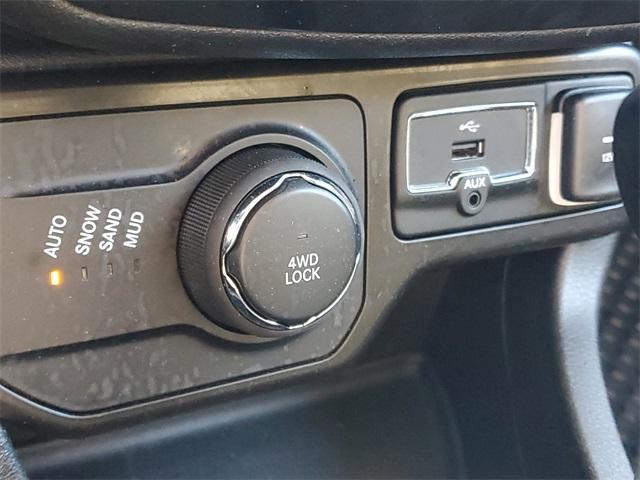 Photo of 2022 Alpine White Clearcoat Jeep Renegade