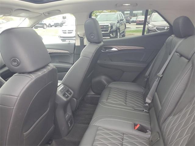 Photo of 2021 Summit White Buick Envision