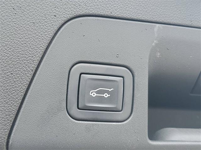 Photo of 2021 Summit White Buick Envision