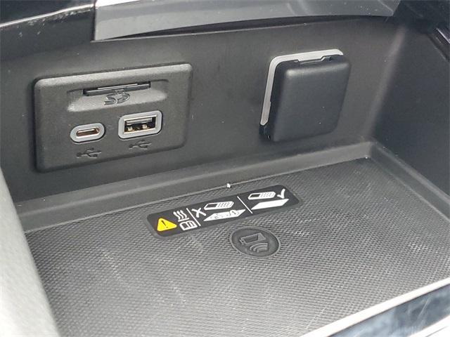 Photo of 2021 Summit White Buick Envision