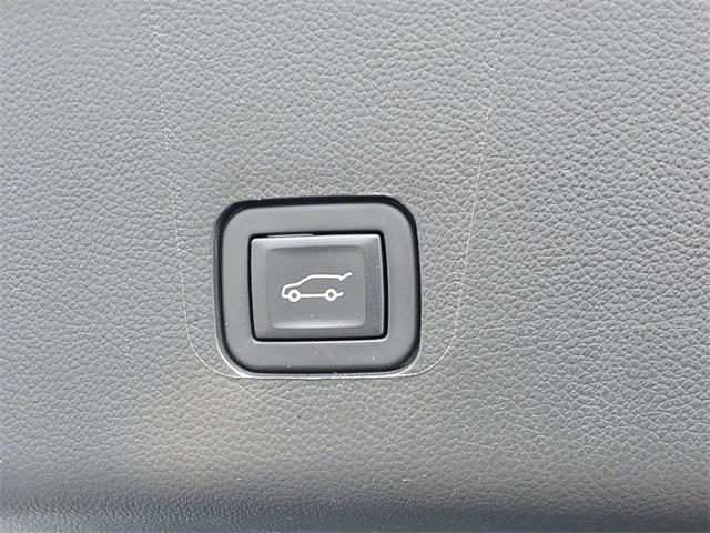 Photo of 2023 Northsky Blue Metallic Chevrolet Traverse