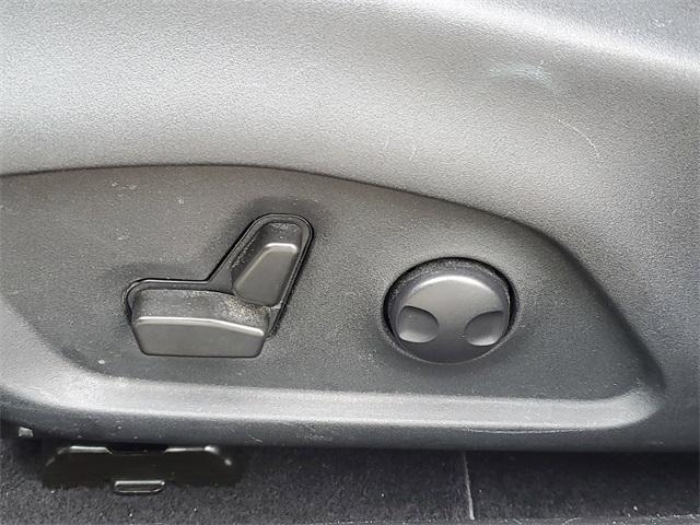 Photo of 2022 Bright White Clearcoat Jeep Compass