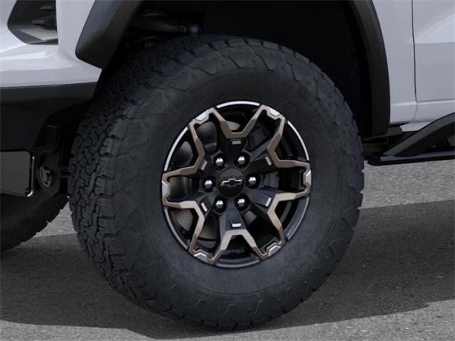Photo of 2025 Summit White Chevrolet Colorado