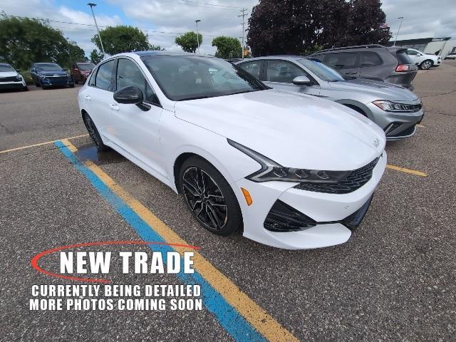 Photo of 2022 Glacial White Pearl Kia K5