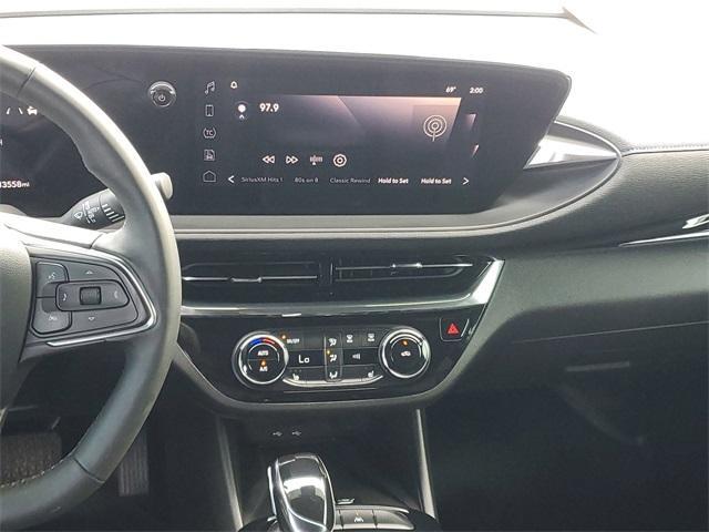 Photo of 2024 Summit White Buick Envista