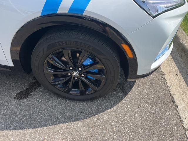 Photo of 2024 Summit White Buick Envista