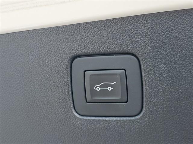 Photo of 2024 Summit White Buick Envista