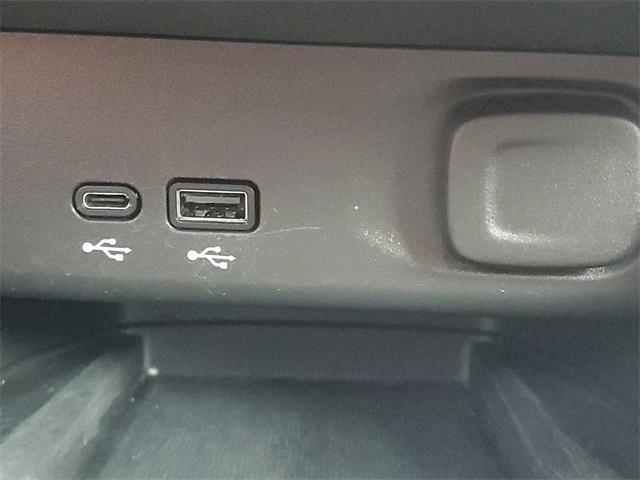 Photo of 2024 Summit White Buick Envista