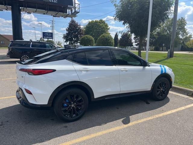 Photo of 2024 Summit White Buick Envista