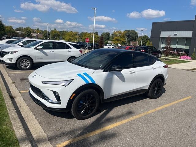 Photo of 2024 Summit White Buick Envista