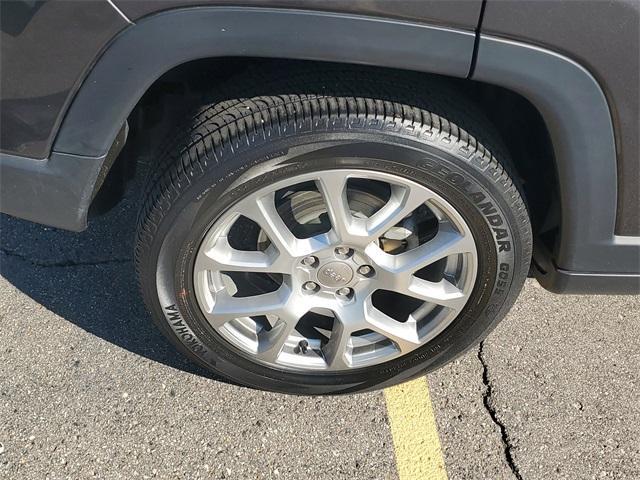 Photo of 2022 Granite Crystal Clearcoat Metallic Jeep Compass