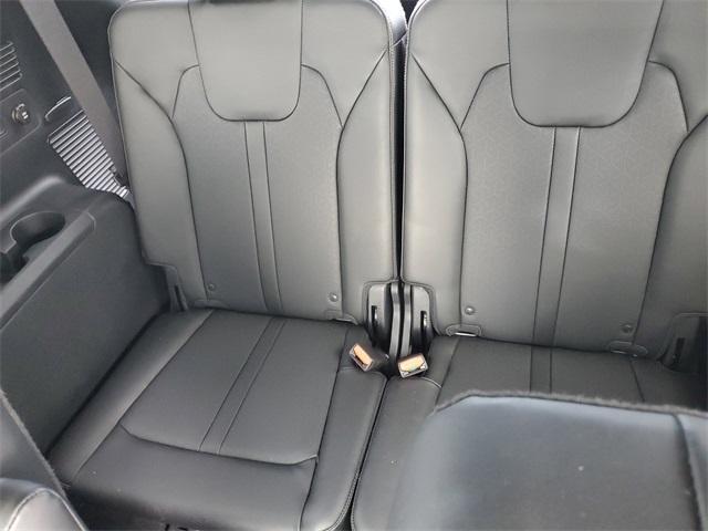 Photo of 2022 Glacial White Pearl Kia Sorento