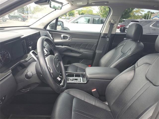 Photo of 2022 Glacial White Pearl Kia Sorento