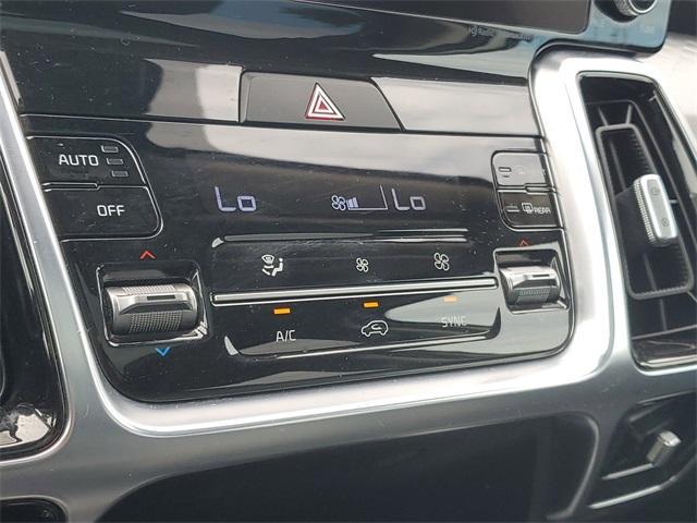 Photo of 2022 Glacial White Pearl Kia Sorento