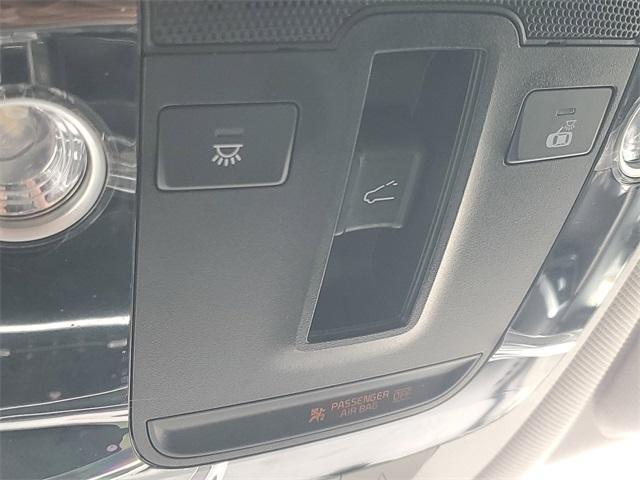 Photo of 2022 Glacial White Pearl Kia Sorento