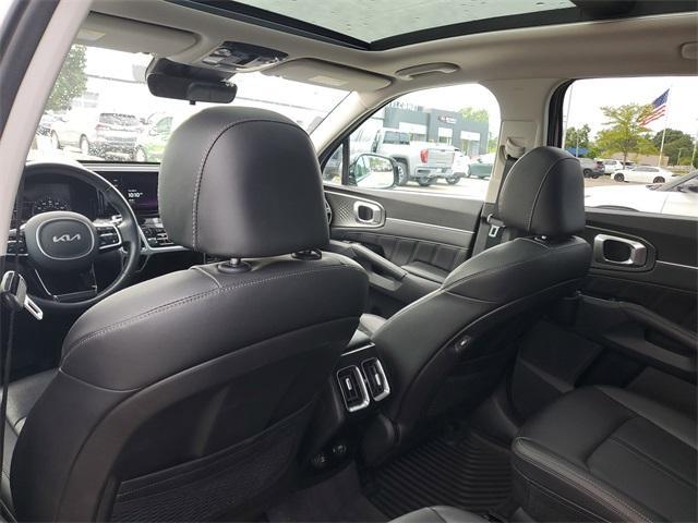 Photo of 2022 Glacial White Pearl Kia Sorento