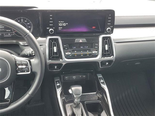 Photo of 2022 Glacial White Pearl Kia Sorento