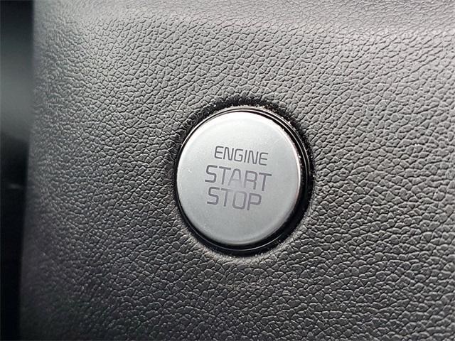 Photo of 2022 Glacial White Pearl Kia Sorento