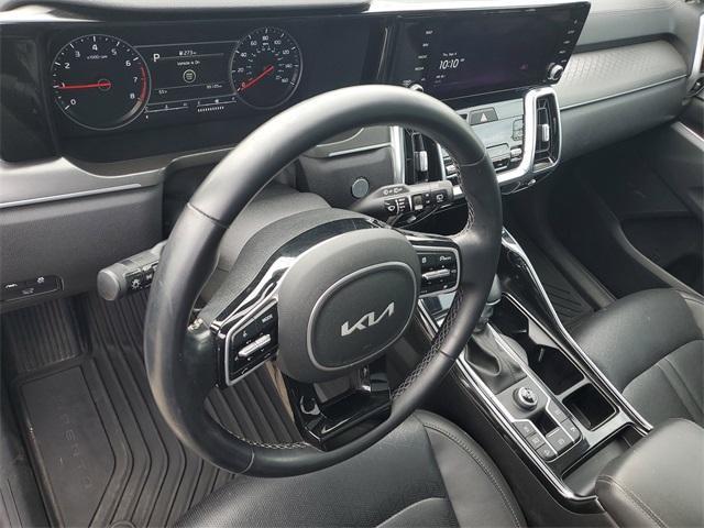 Photo of 2022 Glacial White Pearl Kia Sorento