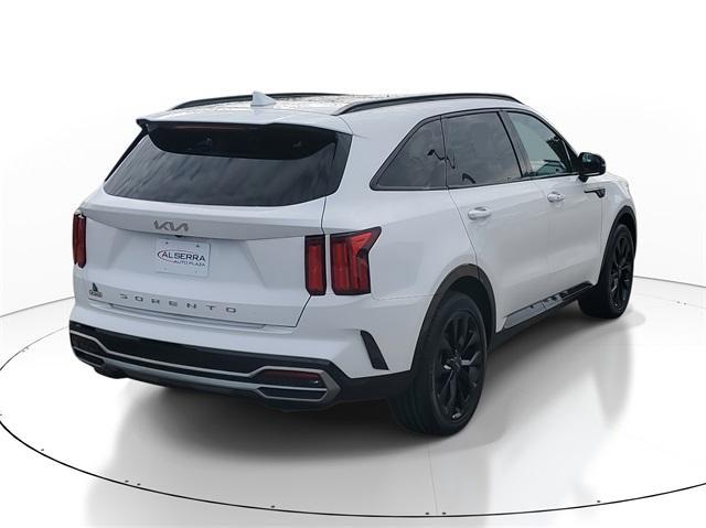 Photo of 2022 Glacial White Pearl Kia Sorento