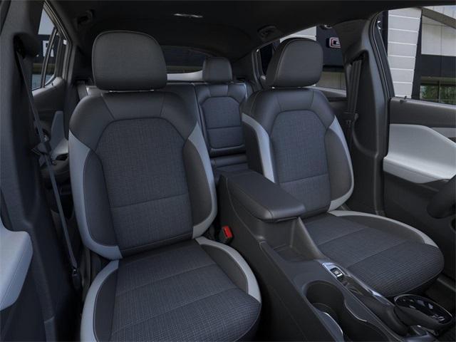 Photo of 2025 Summit White Buick Envista