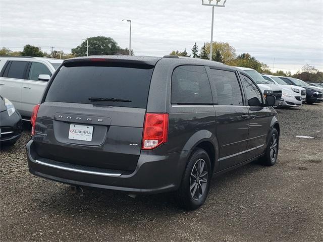 Photo of 2016 Granite Crystal Clearcoat Metallic Dodge Grand Caravan