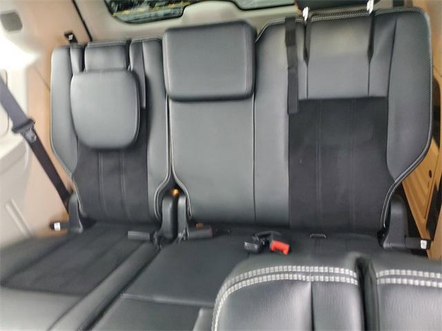 Photo of 2016 Granite Crystal Clearcoat Metallic Dodge Grand Caravan