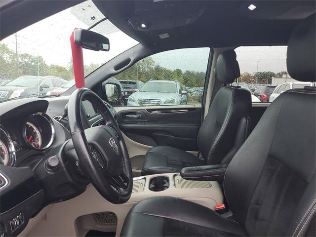 Photo of 2016 Granite Crystal Clearcoat Metallic Dodge Grand Caravan