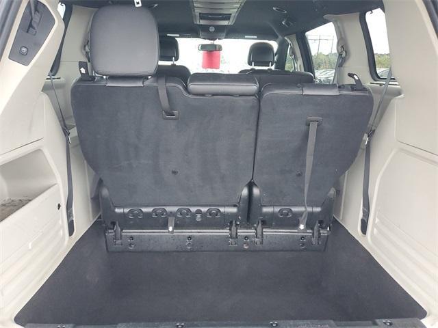 Photo of 2016 Granite Crystal Clearcoat Metallic Dodge Grand Caravan