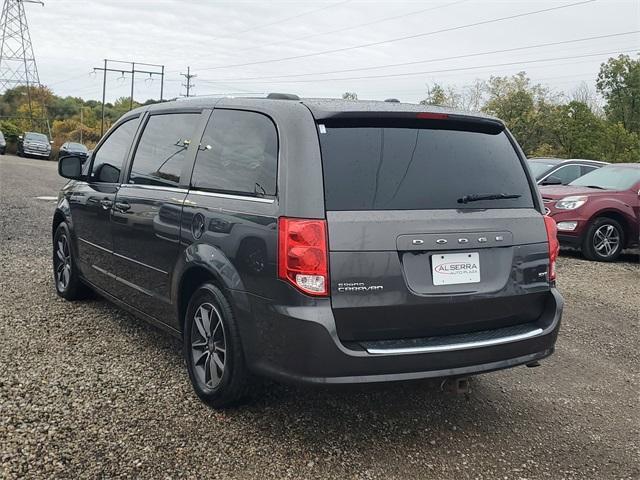 Photo of 2016 Granite Crystal Clearcoat Metallic Dodge Grand Caravan