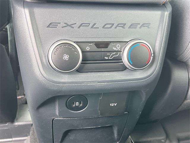 Photo of 2025 Silver Metallic Ford Explorer