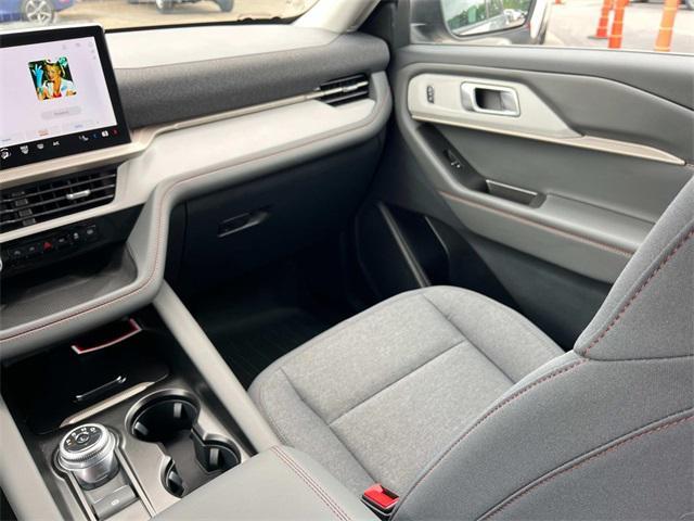 Photo of 2025 Silver Metallic Ford Explorer