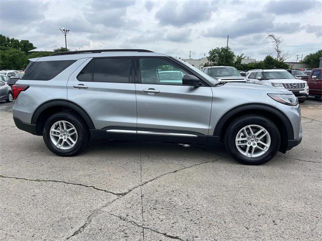 Photo of 2025 Silver Metallic Ford Explorer
