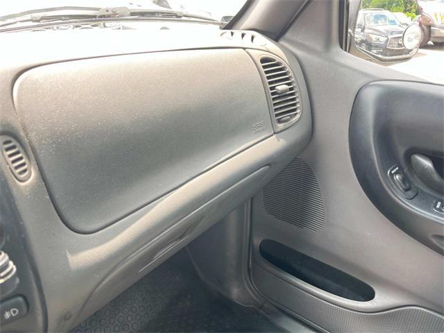 Photo of 2002 Oxford White Clearcoat Ford Ranger