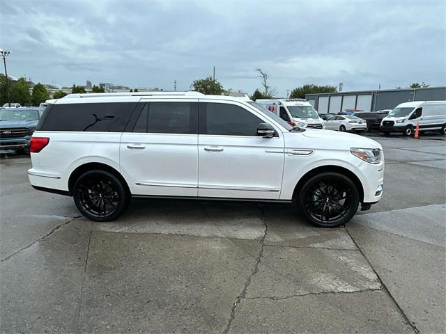 Photo of 2018 White Platinum Metallic Tri-Coat Lincoln Navigator L