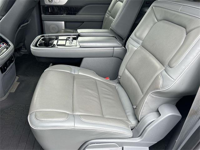 Photo of 2018 White Platinum Metallic Tri-Coat Lincoln Navigator L