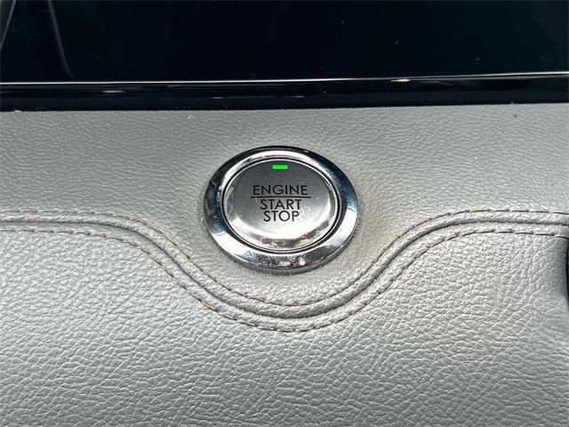 Photo of 2018 White Platinum Metallic Tri-Coat Lincoln Navigator L