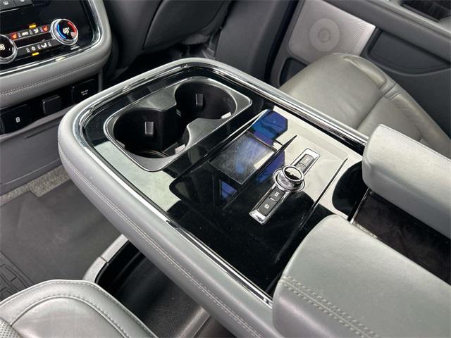 Photo of 2018 White Platinum Metallic Tri-Coat Lincoln Navigator L