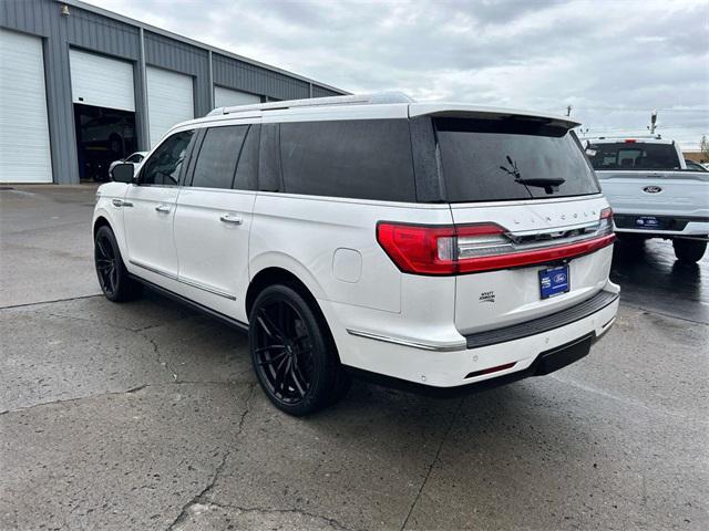 Photo of 2018 White Platinum Metallic Tri-Coat Lincoln Navigator L