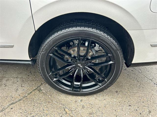 Photo of 2018 White Platinum Metallic Tri-Coat Lincoln Navigator L